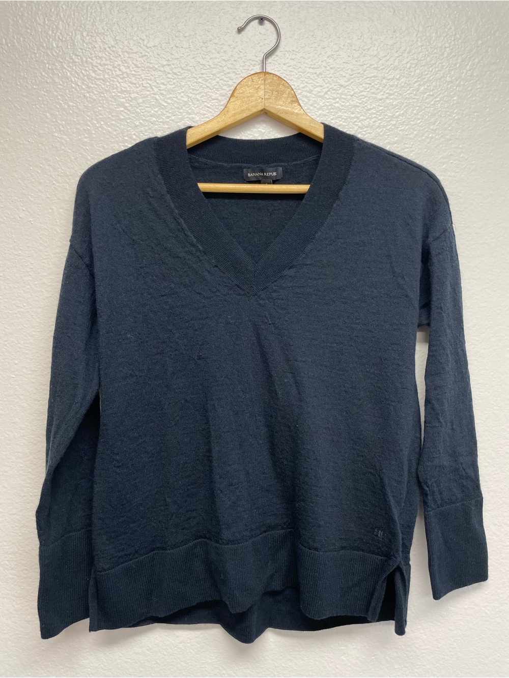 Banana Republic Womens Small 100% Merino Wool Black Sweater High Low Long Sleeve